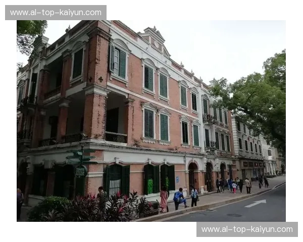 东瀛风情与欧陆韵味：一场跨越时空的文化对话